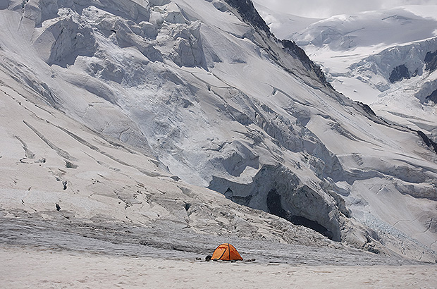 Лагерь команды MCS AlexClimb у начала маршрута на Монблан