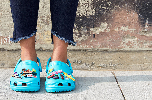 Лёгкая сменная обувь делает отдых на маршруте по-настоящему комфортным