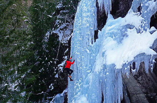 Iceclimbing training course in Norway