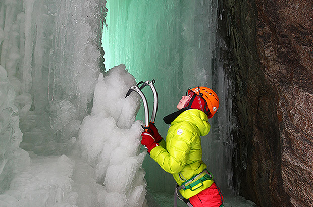 Iceclimbing training course in Norway