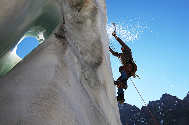 Iceclimbing training during acclimatization in the Caucasus