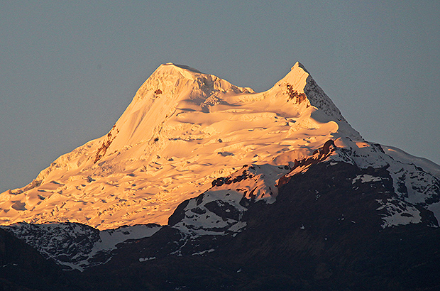 Effective acclimatization in Cordillera Blanca - climbing Nevado Vallunaraju