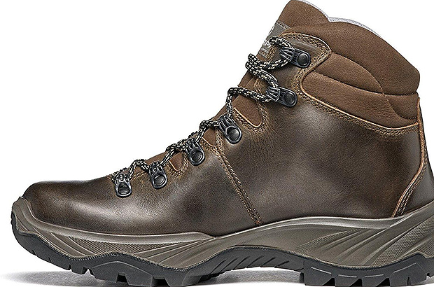 An example of comfortable boots for entry-level mountain programs