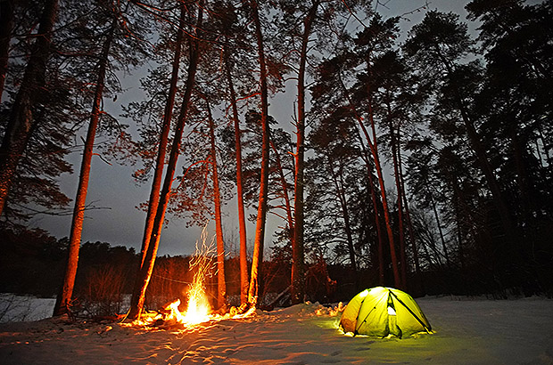 Наше традиционное отмечание Нового года у костра, с ночёвкой в палатке и утренним купанием в проруби. Никакого телевизора и алкоголя