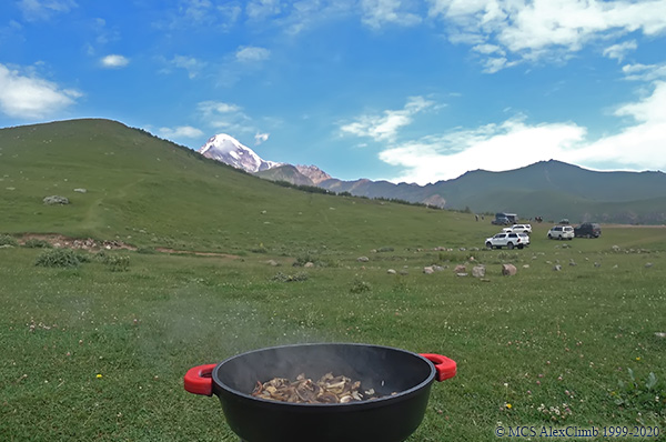 How to eat in the mountains?